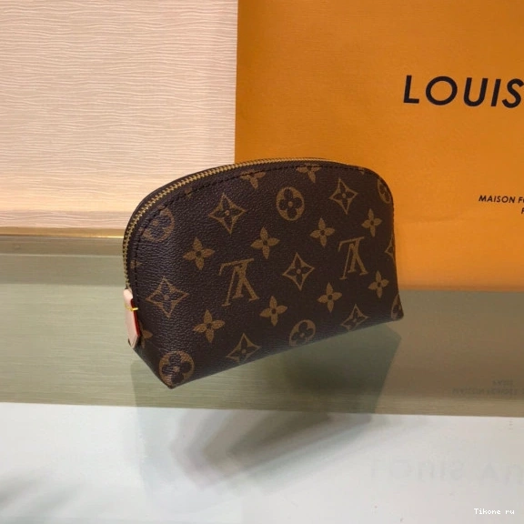 Affordable VUITTON LOUIS POUCH COSMETIC 0819